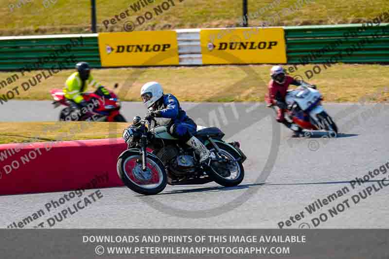 Vintage motorcycle club;eventdigitalimages;mallory park;mallory park trackday photographs;no limits trackdays;peter wileman photography;trackday digital images;trackday photos;vmcc festival 1000 bikes photographs